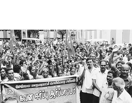 சென்னையில் துப்புரவுப் பணியாளர்கள் ஆர்ப்பாட்டம்