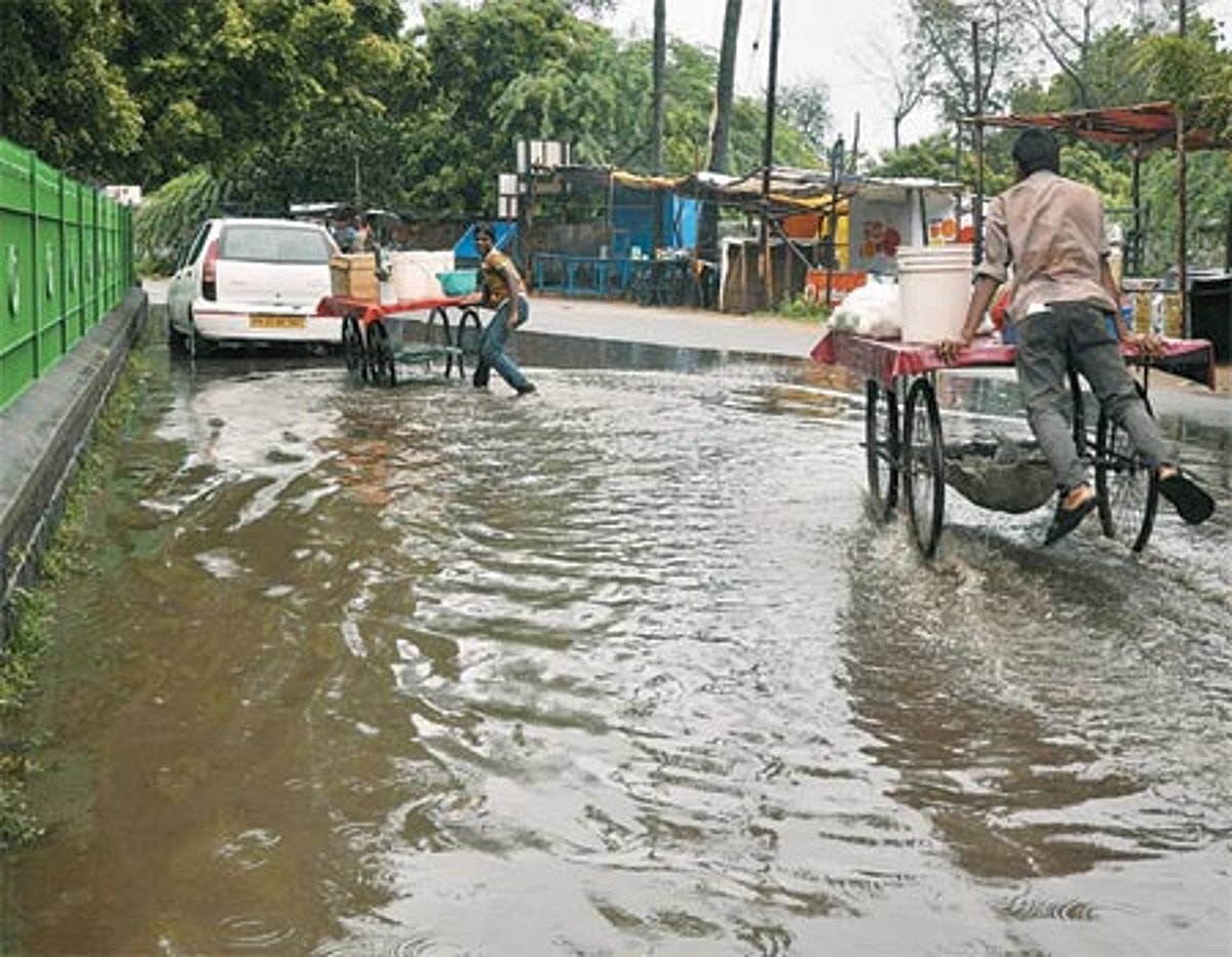 மாமல்லபுரத்தில் பலத்த மழை