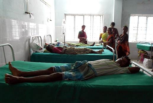 சிதம்பரம் அருகே வாந்தி, வயிற்றுப் போக்கு ஏற்பட்டு கிராமமக்கள் 20 பேர் மருத்துவமனையில் அனுமதி