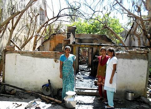 சிதம்பரத்தில் பூட்டியிருந்த வீடு தீப்பிடித்து ரூ.5 லட்சம் பொருள்கள் சேதம்