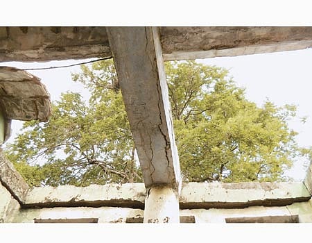 வானமே மேற்கூரையானது: ஆபத்தான நிலையில் பயணிகள் நிழற்குடை