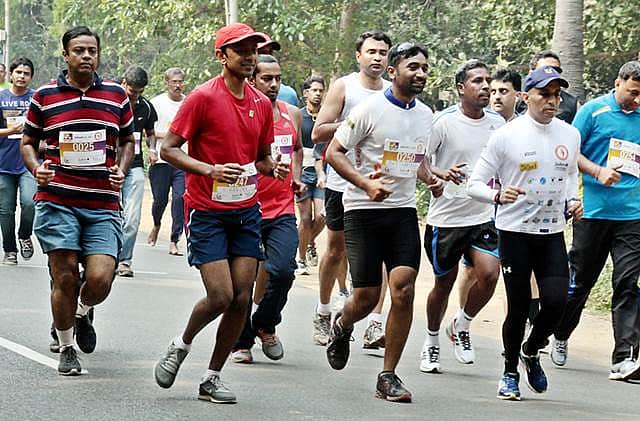 30 மாரத்தான்களில் பங்கேற்று எஸ்பிஐ வங்கி அதிகாரி சாதனை