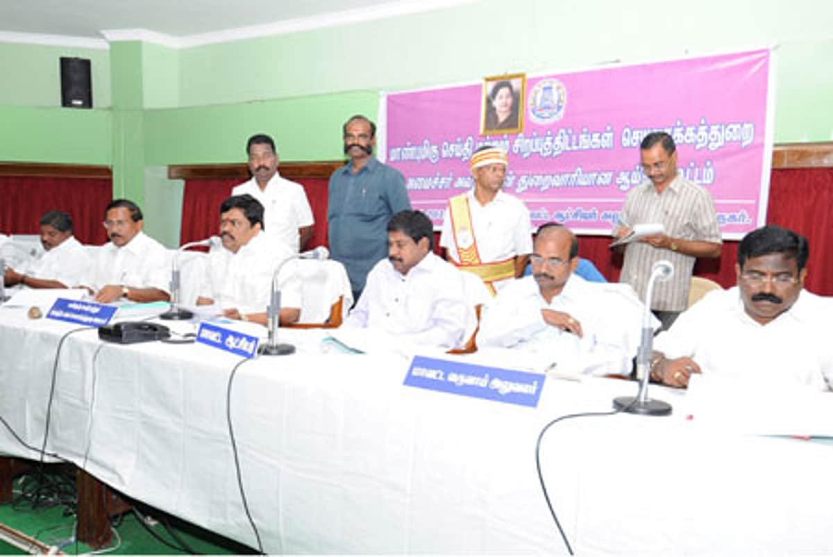 குடிநீர் திட்டப்பணிகளை நிறைவேற்றுவதில் காலதாமதம்: அமைச்சர் கே.டி.ராஜேந்திரபாலாஜி ஆவேசம்