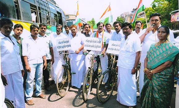 சிதம்பரத்தில் எரிபொருள் சிக்கனம் குறித்து காங்கிரஸ் சார்பில் சைக்கிள் பேரணி