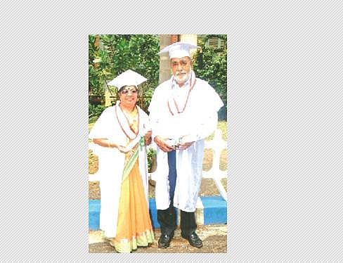 அண்ணனுக்கு பி எச்.டி. அன்றைக்கே தங்கைக்கும் பி எச்.டி!!