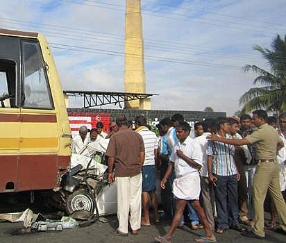 கார் மீது அரசு பஸ் மோதியதில் ஒருவர் பலி