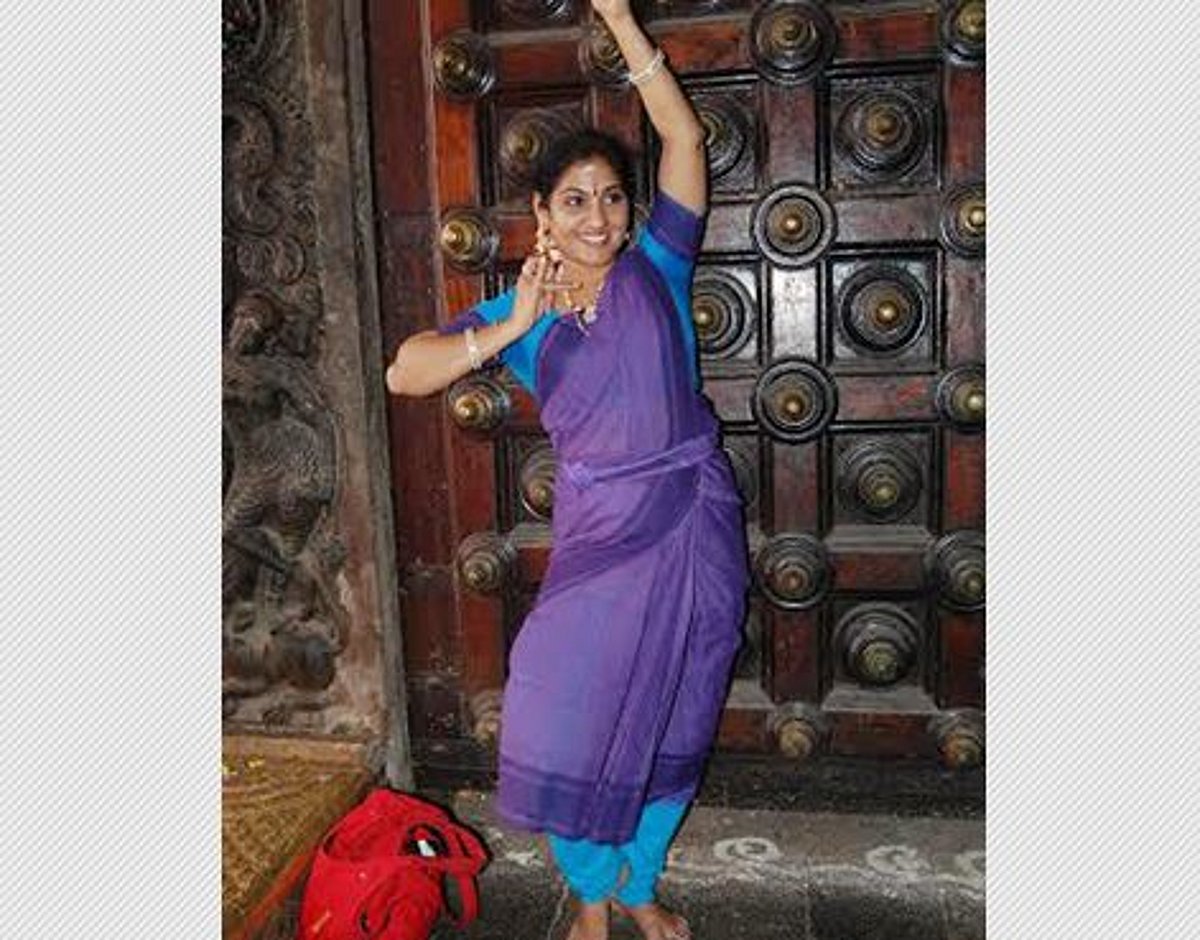 நடராஜர் கோயிலில் நாட்டியத்தை சமர்பணம் செய்த நடிகை அஞ்சு அரவிந்த்