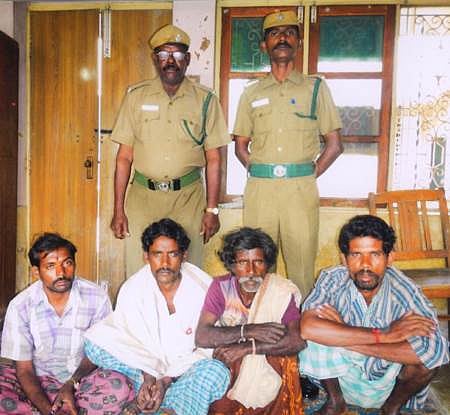 கொக்கு பிடித்த 4 பேர் மீது வழக்கு: தலா ரூ.ஆயிரம் அபராதம்