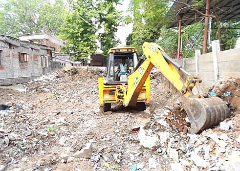 தீர்த்தவாரிக்காக சிதம்பரம் திருப்பாற்கடல் குளம் தூர்வாரும் பணி தொடக்கம்!
