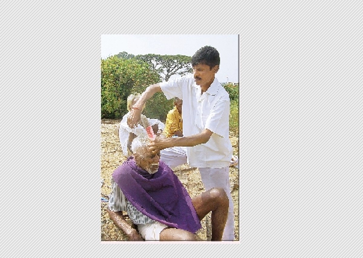 நடமாடும் முடித்திருத்தகம்!