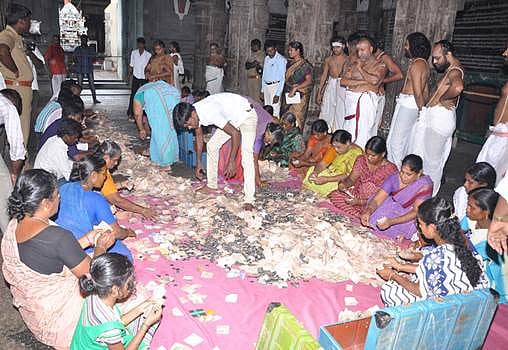 சிதம்பரம் நடராஜர் கோயிலில் உண்டியல்கள் அகற்றப்பட்டு எண்ணப்பட்டது! அக்.7-ல் தீட்சிதர்களிம் ஒப்படைப்பு