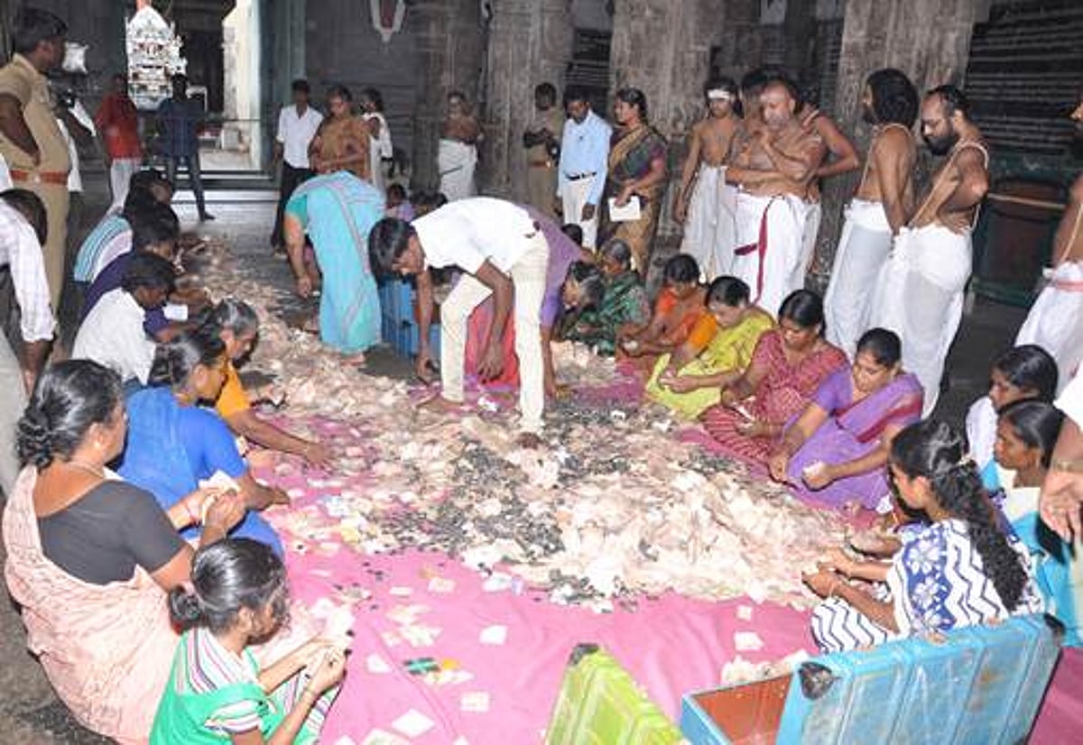 சிதம்பரம் நடராஜர் கோயிலில் உண்டியல்கள் அகற்றப்பட்டு எண்ணப்பட்டது! அக்.7-ல் தீட்சிதர்களிம் ஒப்படைப்பு