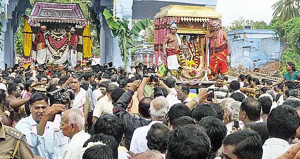 நெல்லையப்பர் கோயில் திருக்கல்யாணத் திருவிழா: நெல்லை காட்சிமண்டபத்தில் சுவாமி-அம்மன் எழுந்தருளல்