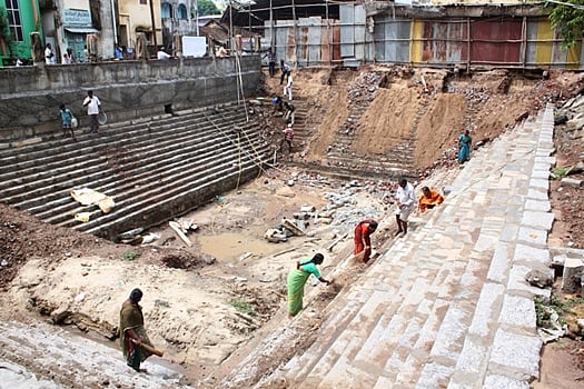 திருப்பாற்கடல் குளத்தில் இந்து ஆலய பாதுகாப்புக்குழுவினரின் உழவாரப்பணி! 