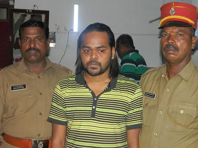 சிங்கப்பூரில் வேலை வாங்கித் தருவதாகக் கூறி ரூ.62 லட்சம் மோசடி செய்த இளைஞர் கைது