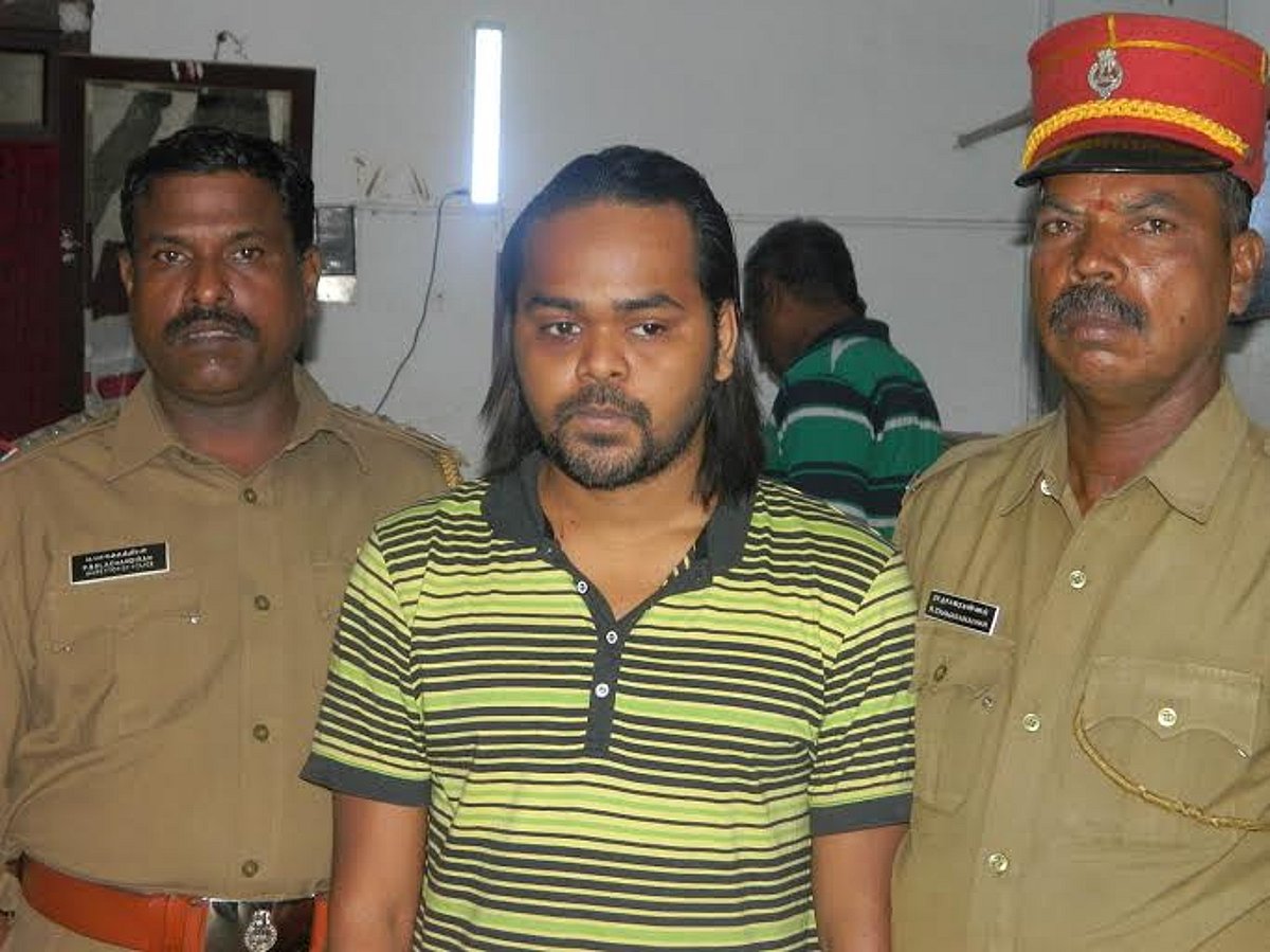 சிங்கப்பூரில் வேலை வாங்கித் தருவதாகக் கூறி ரூ.62 லட்சம் மோசடி செய்த இளைஞர் கைது