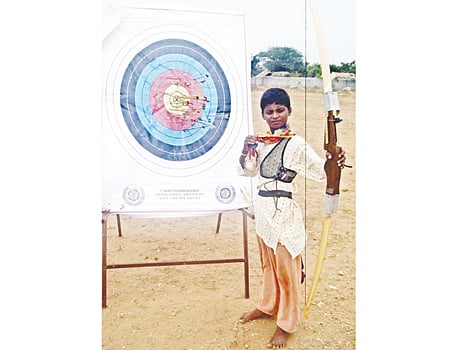 வில்வித்தையில் பள்ளி மாணவர் சாதனை: ஐரோப்பிய போட்டியில் பங்கேற்க வாய்ப்பு கிடைத்தும் தடைக் கல்லாக இருக்கும் குடும்பச் சூழல்