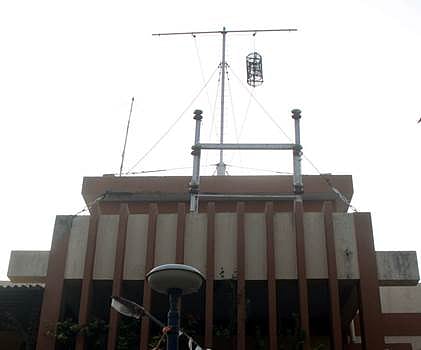 நாகை துறைமுகத்தில் 2-ம் எண் புயல் எச்சரிக்கைக் கூண்டு