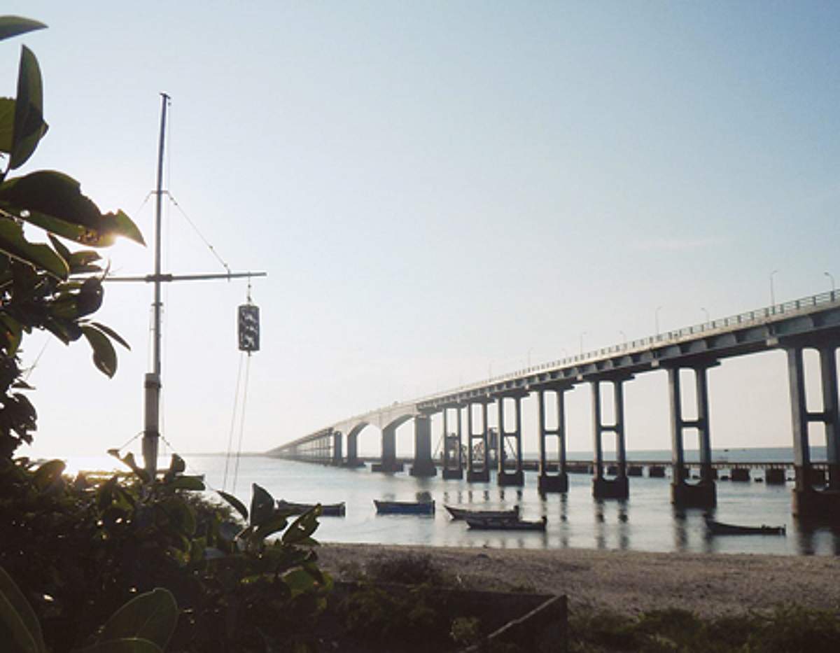 பாம்பன் மேம்பாலத்தில் இருந்து குதித்து கரூரைச் சேர்ந்த பெண் தற்கொலை