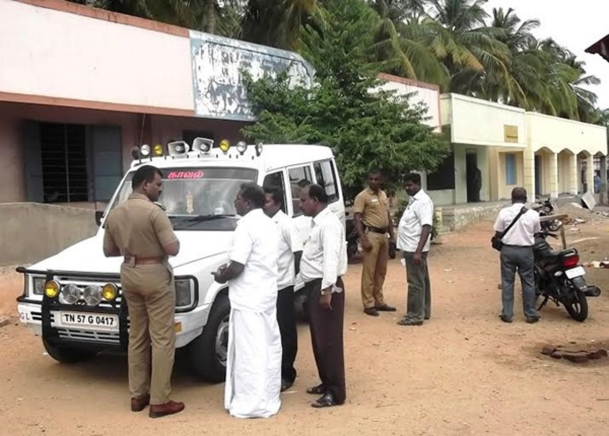 பழனி ஊராட்சி நடுநிலைப் பள்ளியில் பொருட்கள் திருட்டு