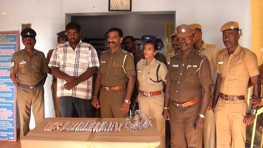 விருதுநகர் அருகே  கல்குவாரிகளில் சட்டவிரோதமாக வைத்திருந்த  வெடி பொருள்கள் பறிமுதல்: உரிமையாளர் கைது