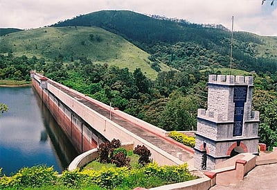 முல்லைப் பெரியாறு நீர்மட்டத்தை 142 அடியாக உயர்த்தும் தீர்ப்புக்கு கட்டுப்பட வேண்டும்: உச்சநீதிமன்றம்