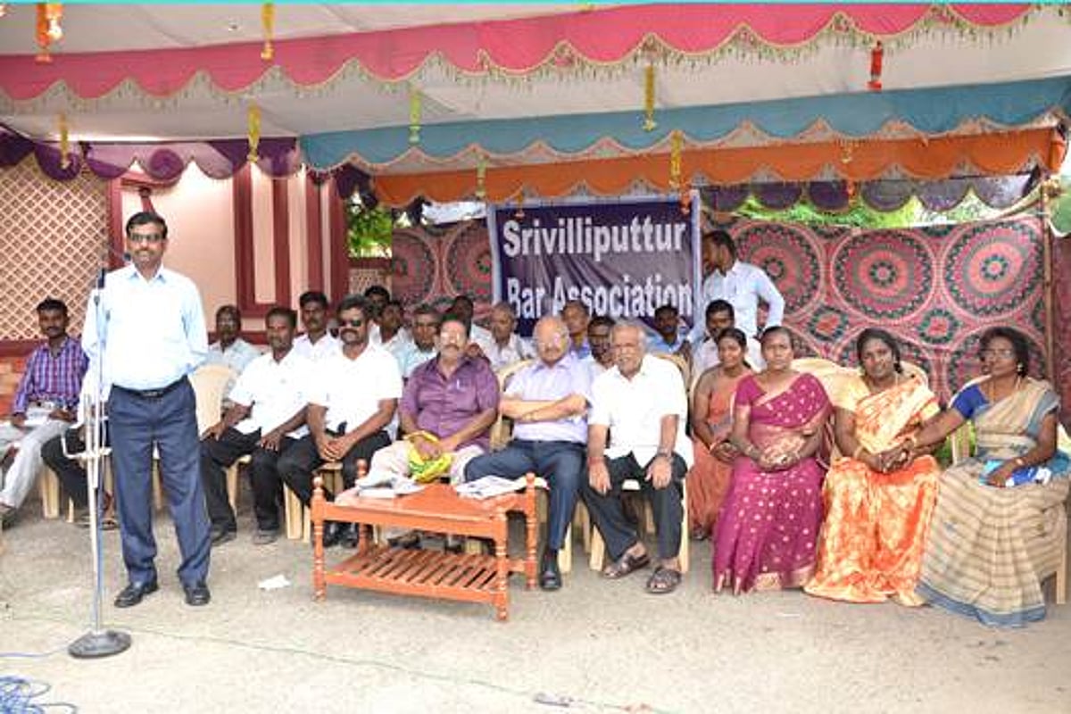 ஸ்ரீவில்லிபுத்தூரில் கோரிக்கைகளை வலியுறுத்தி வழக்குரைஞர்கள் தொடர் உண்ணாவிரதம்