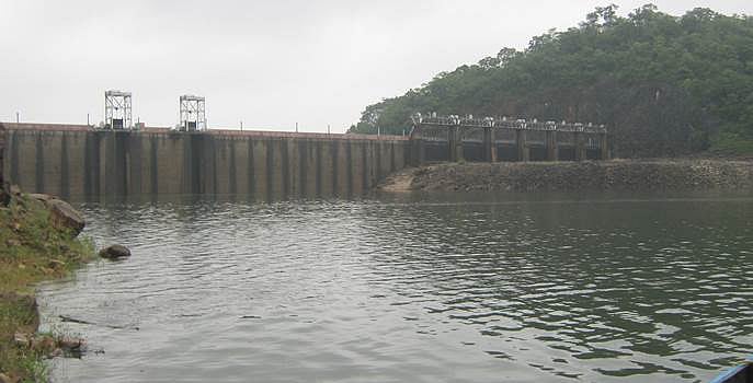 மணிமுத்தாறு அருவியில் வெள்ளம் நீடிப்பதால் குளிக்கத் தடை