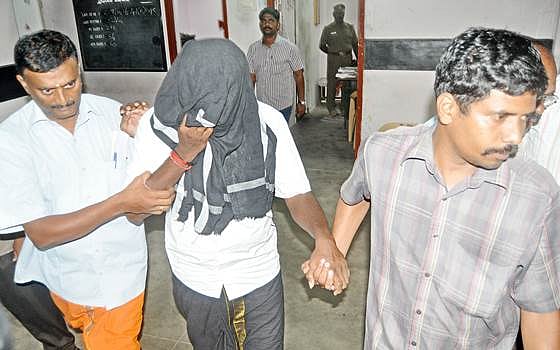 ரூ.5 ஆயிரம் லஞ்சம் வாங்கியதாக நெல்லை அருகே காவல் ஆய்வாளர் கைது