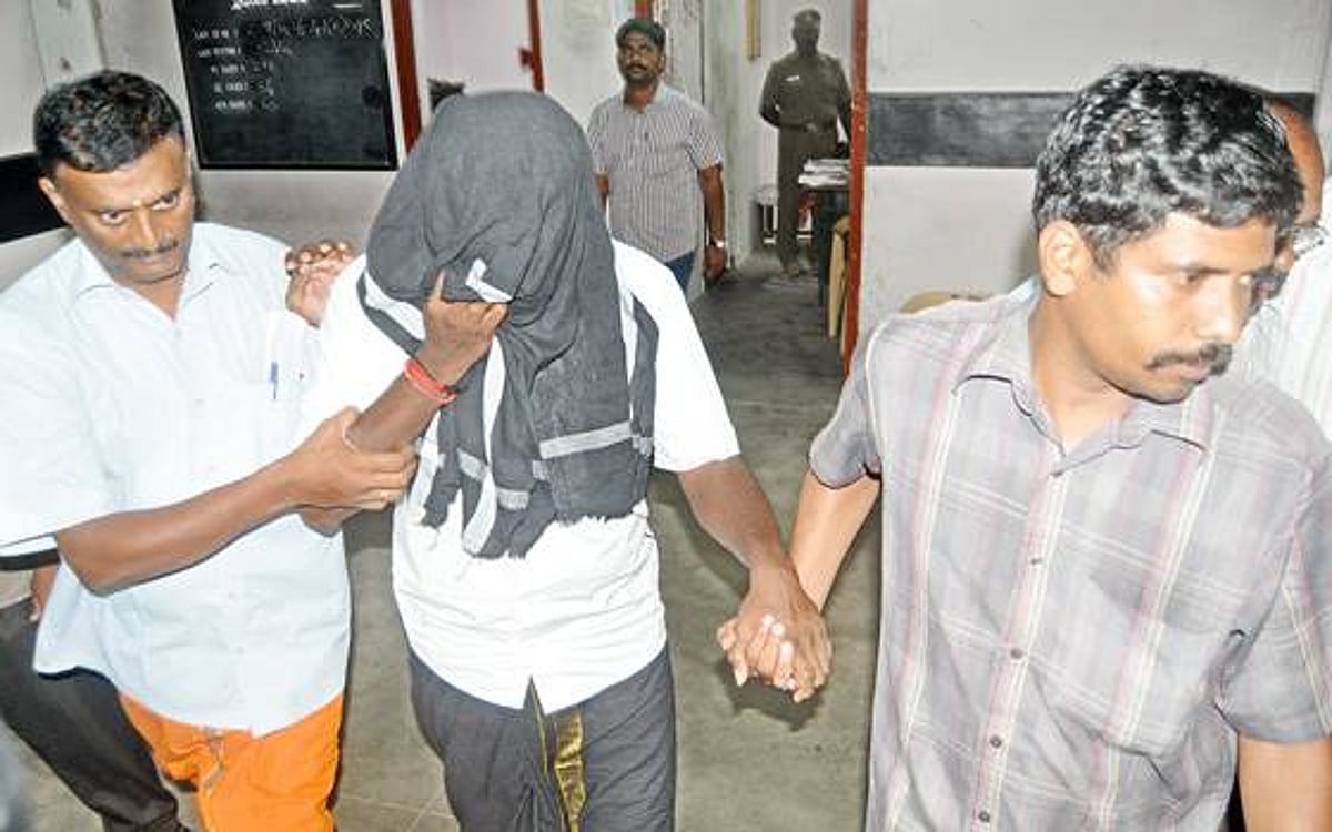 ரூ.5 ஆயிரம் லஞ்சம் வாங்கியதாக நெல்லை அருகே காவல் ஆய்வாளர் கைது