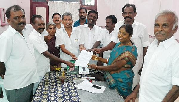 திருச்சுழி ஊராட்சி ஒன்றியத்தில்அதிமுக கவுன்சிலர்கள் 5 பேரும் ராஜிநாமாவை வாபஸ் பெற்றனர்