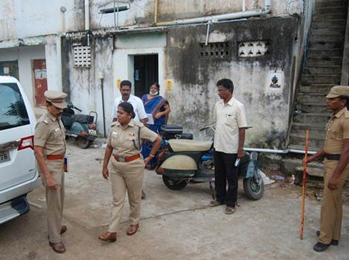 சிதம்பரத்தில் பாஜக பொதுச்செயலாளர் படுகொலை: துப்புக்கிடைக்காமல் போலீஸார் திணறல்