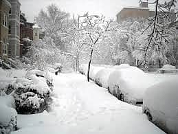 காஷ்மீரில் கடும் பனிப்பொழிவு: இயல்பு வாழ்க்கை பாதிப்பு