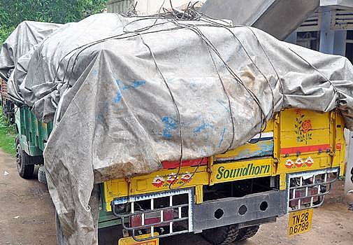 கேரளத்துக்கு கடத்த முயன்ற 3 டன் ரேஷன் அரிசி பறிமுதல்