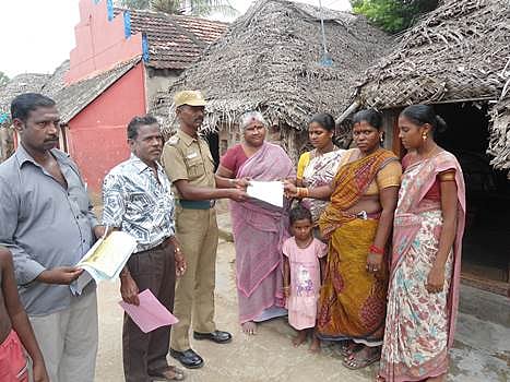 சிதம்பரத்தில் முதலைகள் நடமாட்டம் குறித்த விழிப்புணர்வு துண்டு பிரசுரம்!