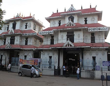 மகாலிங்கபுரம் ஸ்ரீ ஐயப்பன், குருவாயூரப்பன் கோயிலில் சபரிமலை புதிய மேல் சாந்தி தரிசனம்