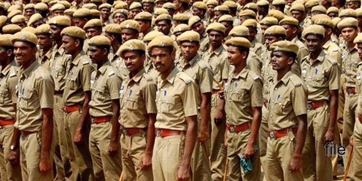 தேனியில் இரு தரப்பினரிடையே மோதல்: எஸ்.பி உள்பட 7 போலீஸார் காயம்: தொடரும் பதற்றம்