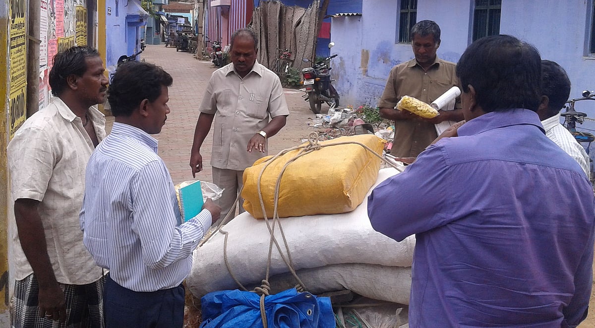 மம்சாபுரம் பேரூராட்சியில் 50 கிலோ பாலித்தீன் பைகள் பறிமுதல்