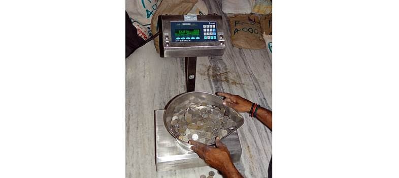 பழனிக்கோயில் உண்டியல் எண்ணிக்கைக்கு நவீன தராசுகள்