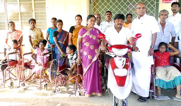 மாற்றுத் திறனாளிகளுக்கு ரூ 2.40 லட்சம் மதிப்பில் உபகரணங்கள்: கே.பாலகிருஷ்ணன் எம்எல்ஏ வழங்கினார்