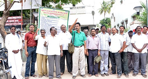 சிதம்பரத்தில் அஞ்சல் ஊழியர் சங்கத்தினரின் வேலைநிறுத்த கண்டன ஆர்ப்பாட்டம்!