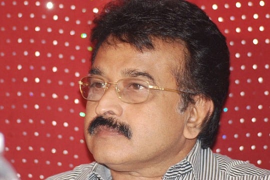 உலக நடப்பு தெரியாமல் சம்பளத்தை மட்டும் உயர்த்தும் இன்றைய ஹீரோக்கள்: கேயார் குமுறல்