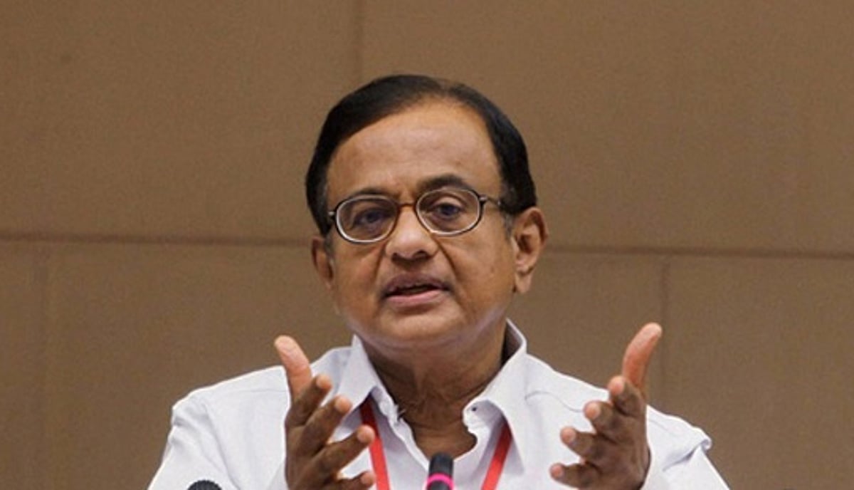 ப.சிதம்பரம் வந்தால் செருப்பால் அடியுங்கள்: அதிமுக வேட்பாளர் பேச்சால் அதிர்ச்சி; புகார் மனு பதிவு