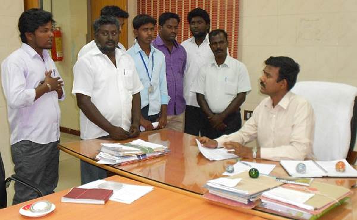 பாதுகாப்பு கேட்டு தலித் மாணவர்கள் சிதம்பரம் உதவிஆட்சிரிடம் மனு!