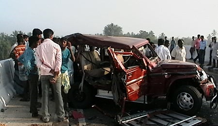 சிதம்பரம் அருகே மூன்றரை அடி நீள மண்ணுளி பாம்பு பிடிபட்டது!