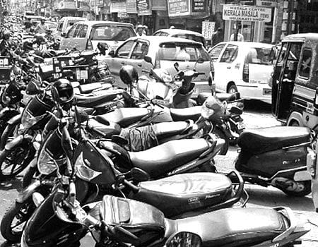 வாகனங்களை நிறுத்தவா சாலைகள்?