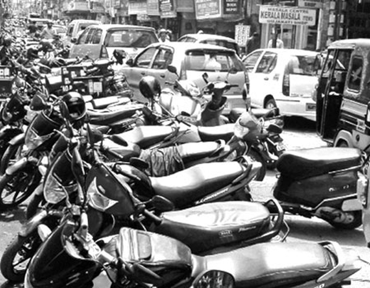 வாகனங்களை நிறுத்தவா சாலைகள்?