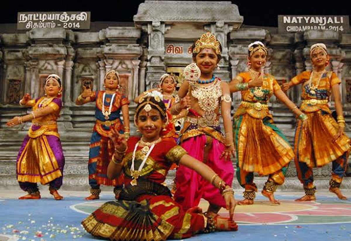 சிதம்பரம் நாட்டியாஞ்சலியில், நாட்டியப்பள்ளி மாணவர்களின் நாட்டியம்!