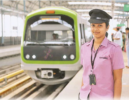 மெட்ரோ ரயில் ஓட்டும் காவ்யஸ்ரீ!