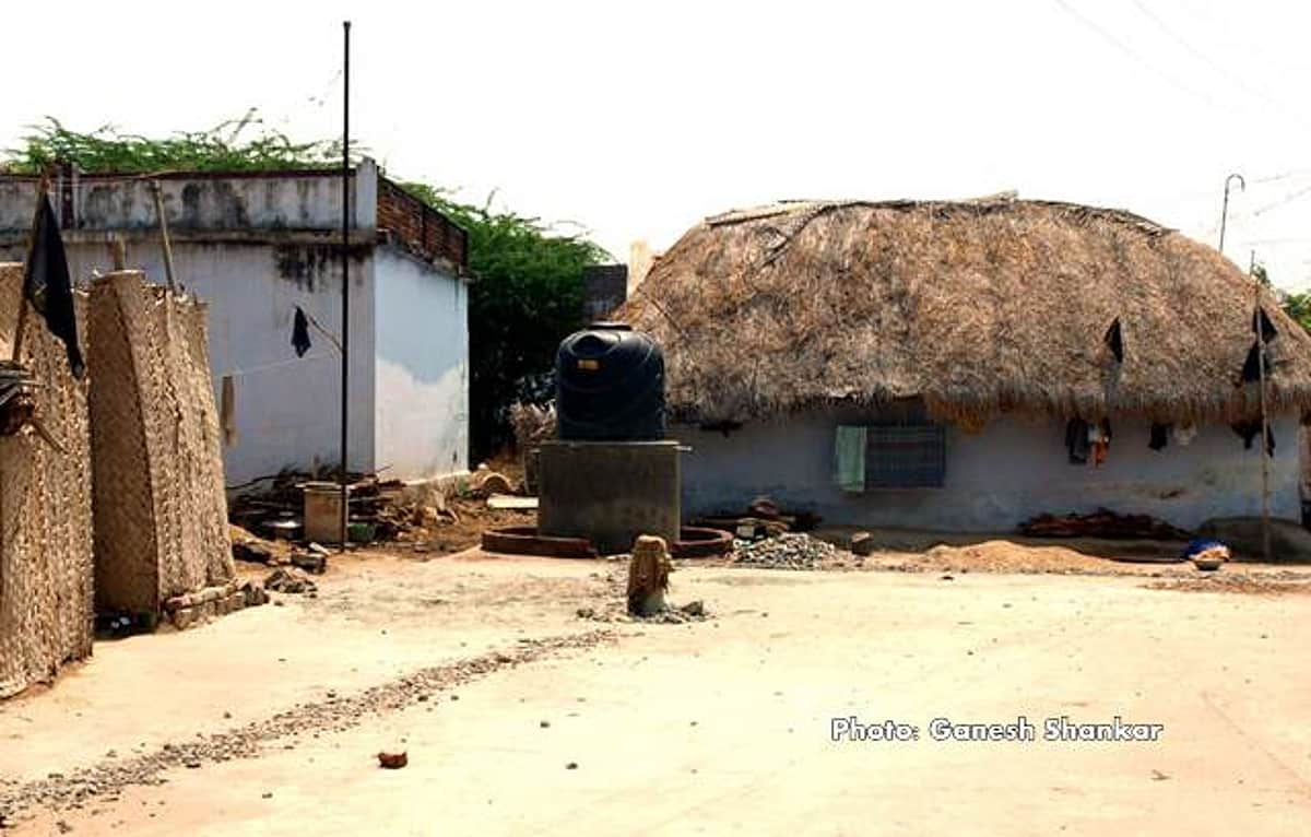 துறையூர் அருகே தேர்தலை புறக்கணிக்க கிராமத்தினர் முடிவு; வீடு முன்பு கறுப்புக் கொடி கட்டி போராட்டம்
